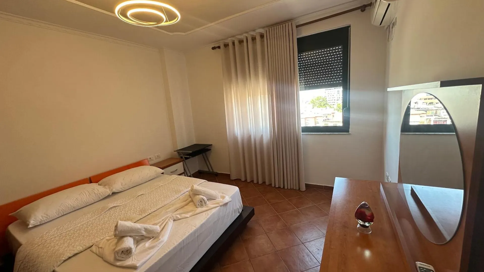 Elois Center Apartament 地拉那 公寓