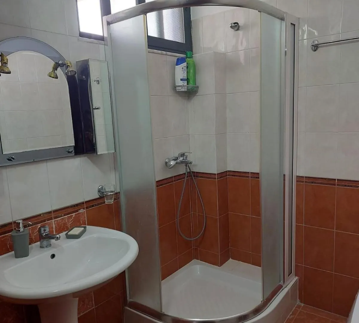 Elois Center Apartament 地拉那